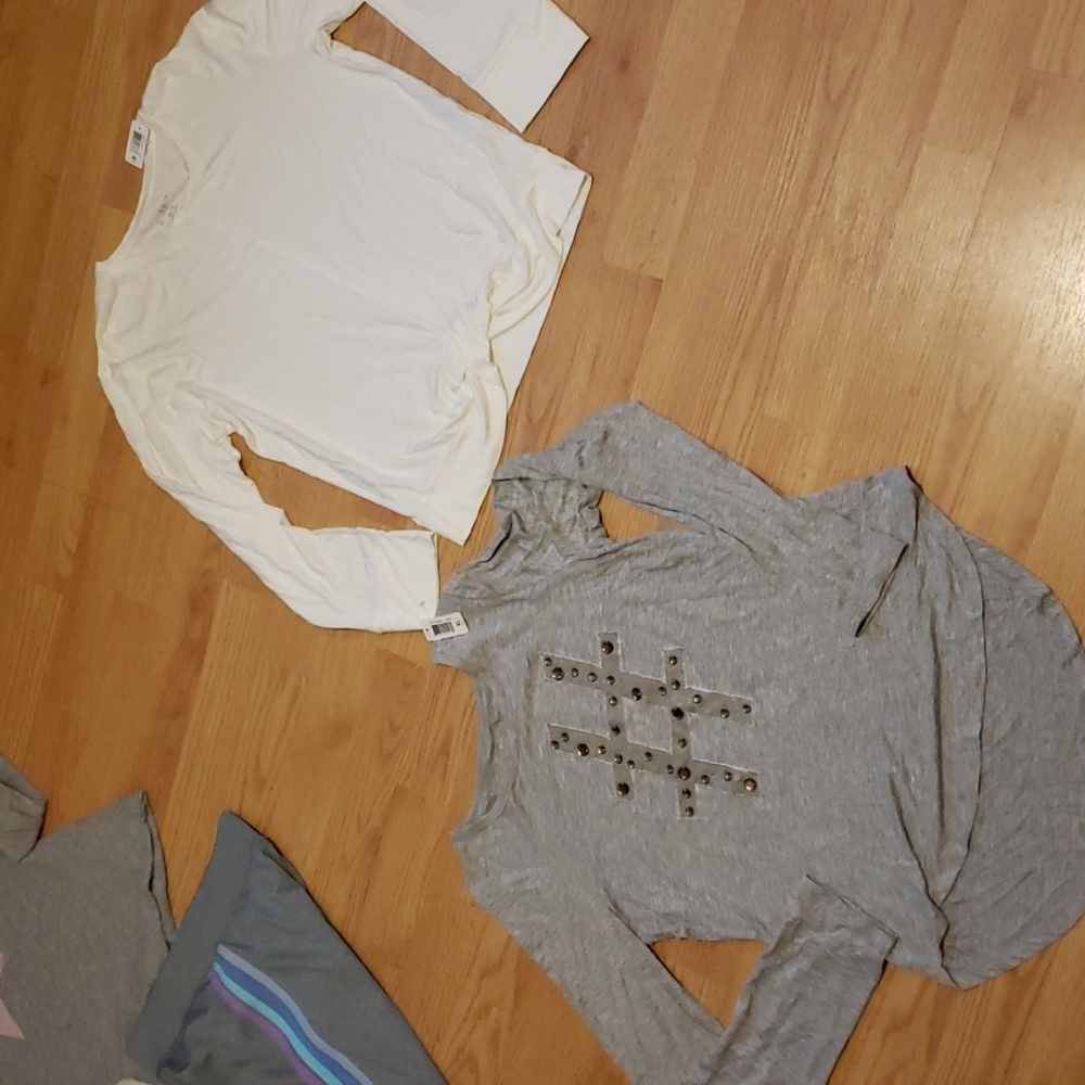 2 Kidpik long-sleeved shirts